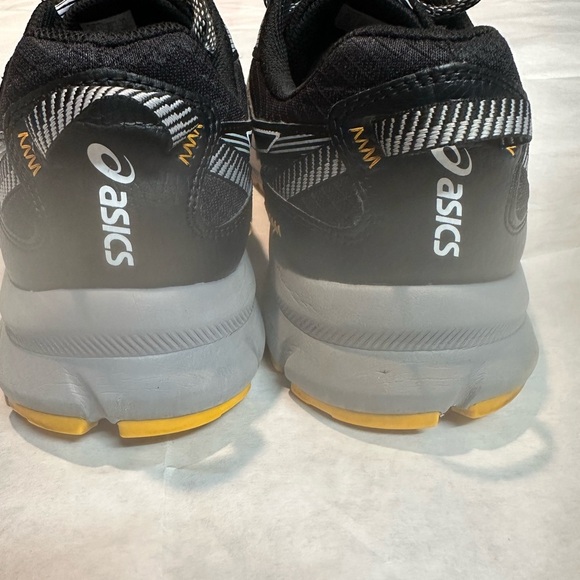 ASICS Black and Gray Sneakers with Yellow Soles - Picture 4 of 11